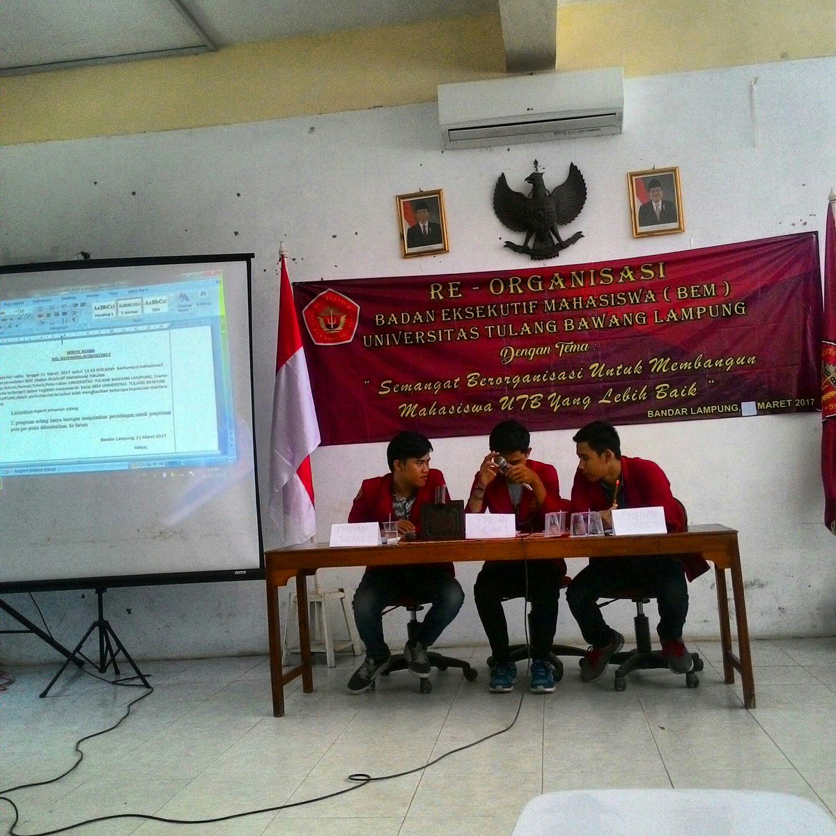 Sedang berlangsung Musyawarah Besar BEM UNIVERSITAS  membahas tentang Rancangan TATIB MUBES UTB LAMPUNG ☺