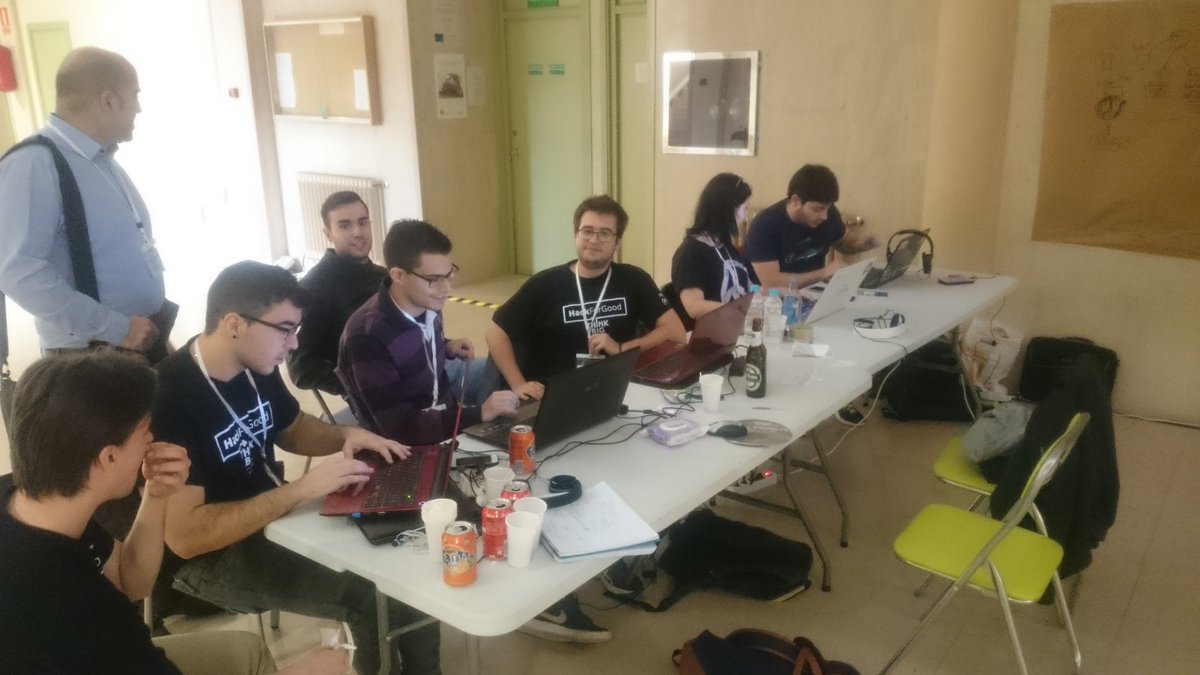 CatedraTEF_UEx's tweet image. Nuestros equipos resisten toda la noche #WorkHard #HackForGood #H4GCC