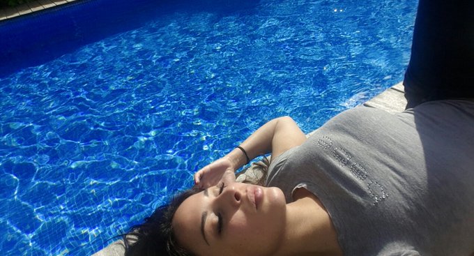Chilling at the pool , before my shoot for @RealityKings ???? #Barcelona https://t.co/D8oW1W8sl7