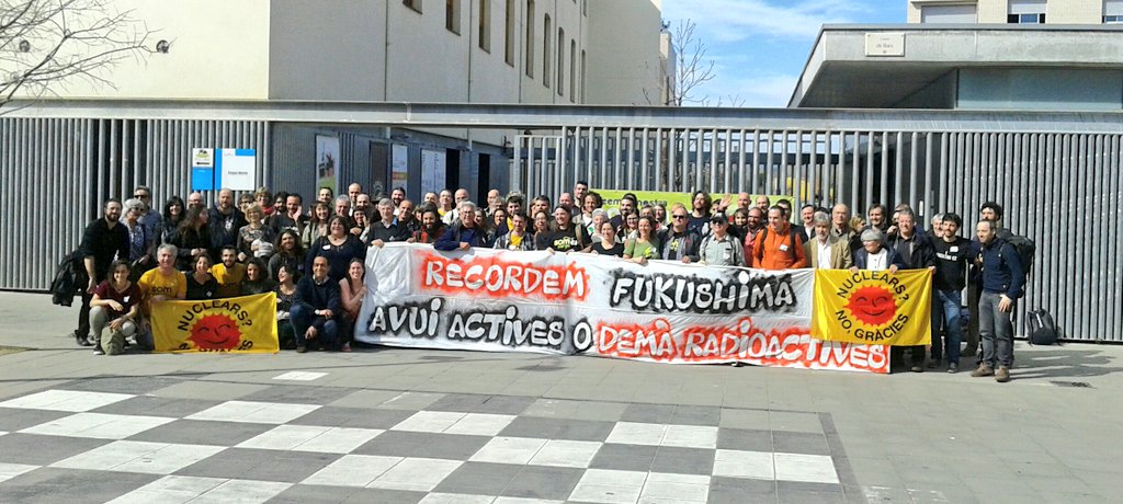 SomEnergia's tweet photo. Recordem #Fukushima. 
Avui actives o demà radioactives. 
#SomGL2017 https://t.co/foiNUIRUrr
