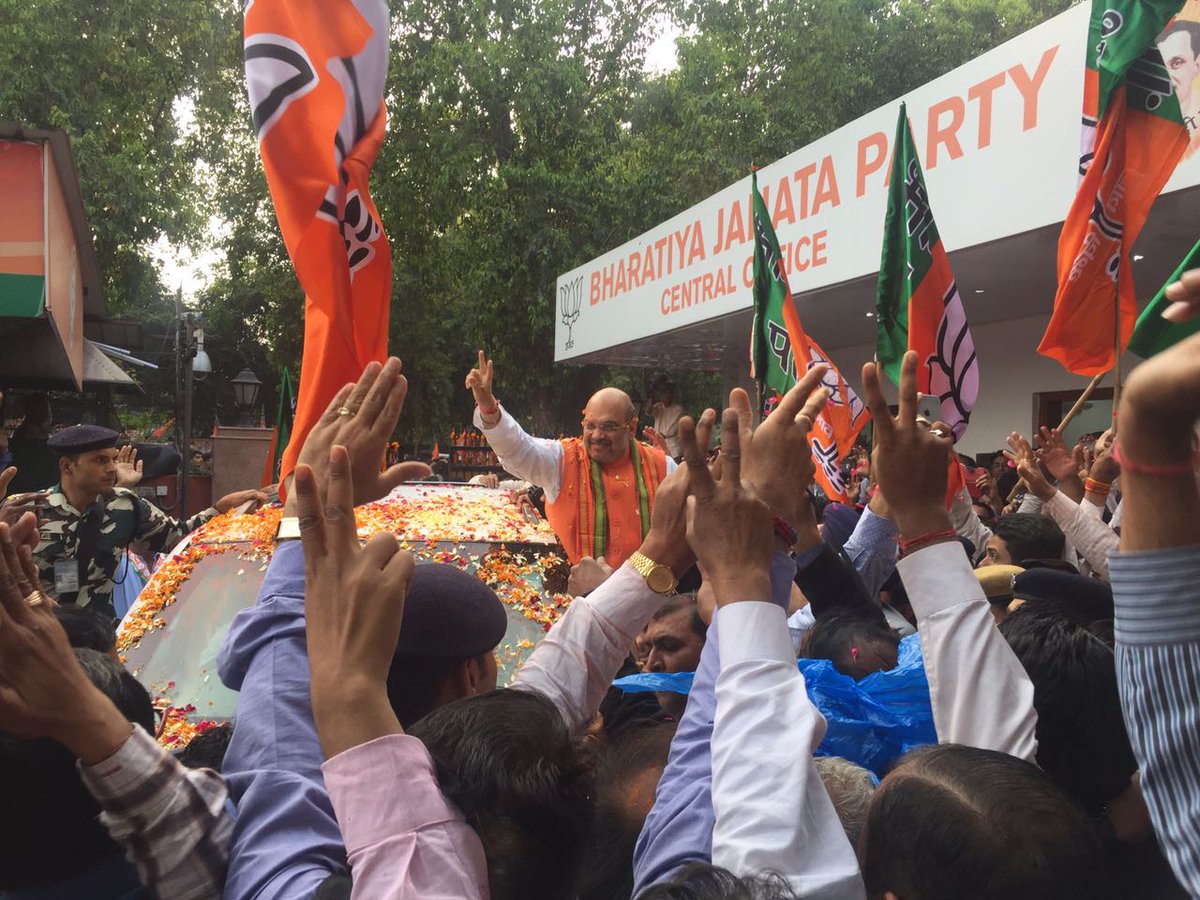 JagmohanBJP's tweet photo. उ.प्र., उत्तराखंड चुनाव में भाजपा की प्रचंड जीत पर राष्ट्रीय कार्यालय में कार्यकर्ताओं के साथ उत्त्साह और उल्लास के साथ। @rameshbidhuri https://t.co/XKR9eAJ1cC