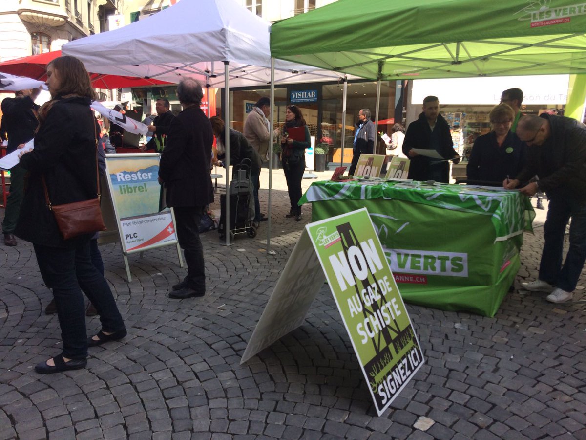 stopschiste_vd's tweet photo. Magnifique deuxième journée de récolte pour #stopschiste dans tout le canton ! https://t.co/KNP7lDy4oq