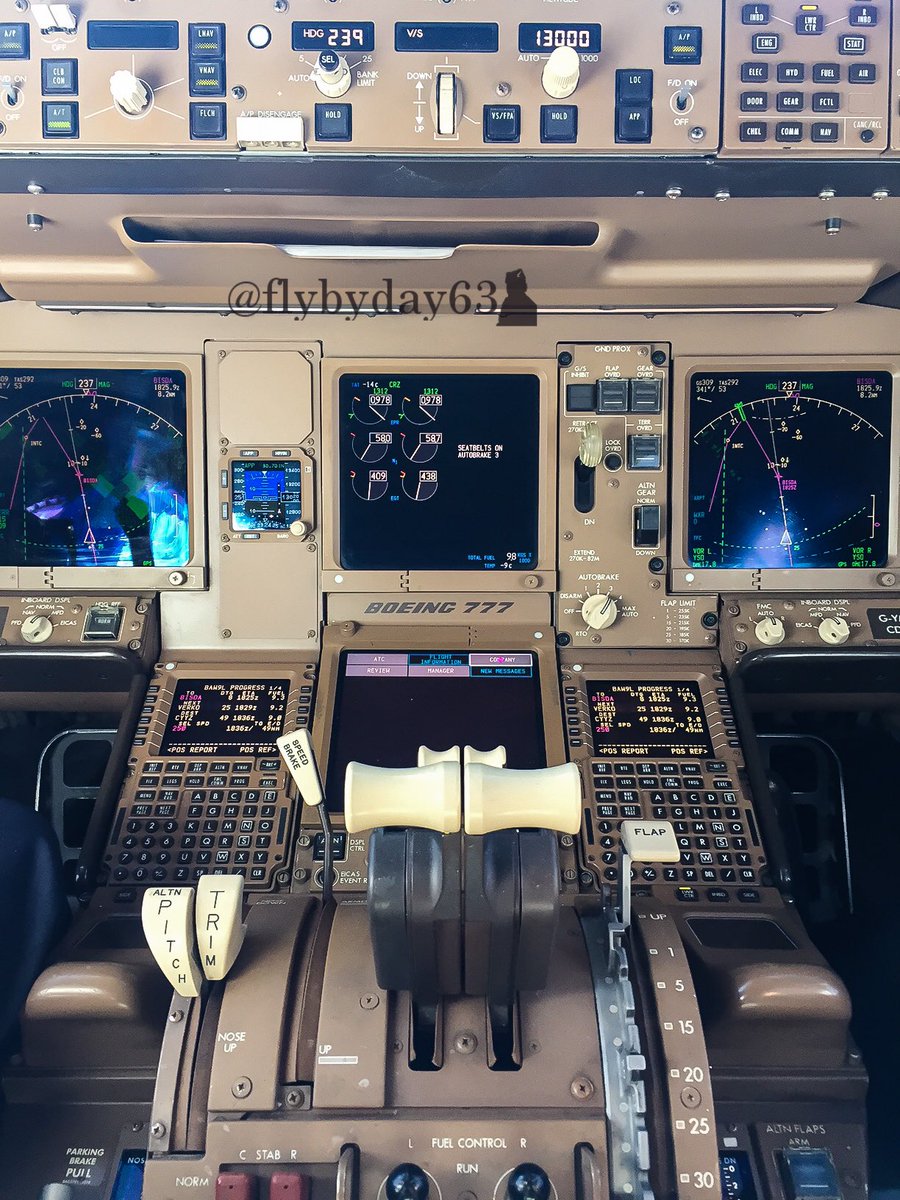 flybyday63's tweet photo. Finally the weekend..!! Have an awesome one.😉
The beautiful #FlightDeck of #BA #Boeing #B777236 #GYMMI #Speedbird #FinalDescent #TripleSeven https://t.co/zNprMjvqem