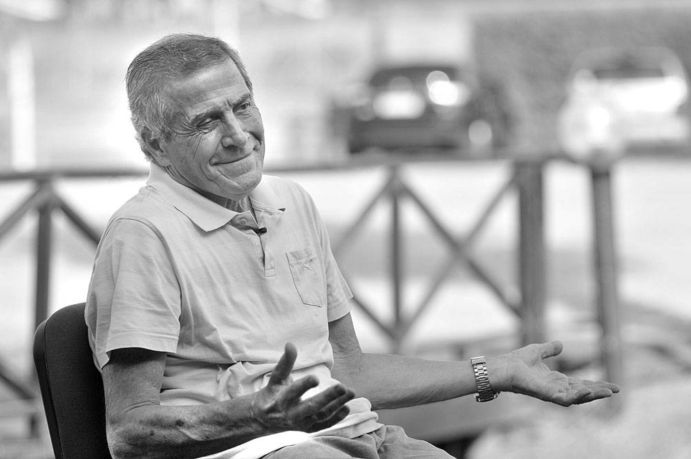 ladiaria's tweet photo. Con Óscar Washington Tabárez, entrenador de la selección uruguaya; entrevista de @jaldecoa de @DeporteLadiaria https://t.co/hjNGLihSox https://t.co/aVvNlIzdn7
