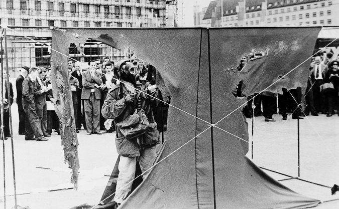 williamjwow's tweet photo. #GustavMetzger #AutodestructiveArtist 
1926 - 2017 https://t.co/GxlB3LvbzU