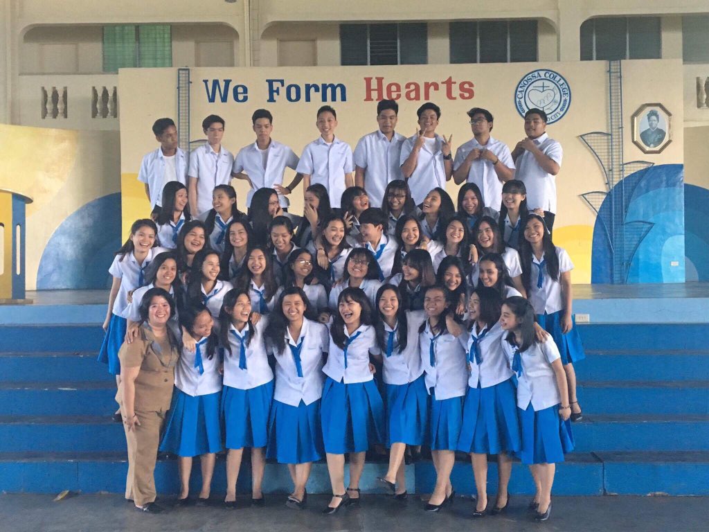 StMatthew16_17's tweet photo. CLASS PICTURE S.Y. 2016-2017 😆💙💙💙💙💙🐥🐣🐤 https://t.co/lKt5btBWDV