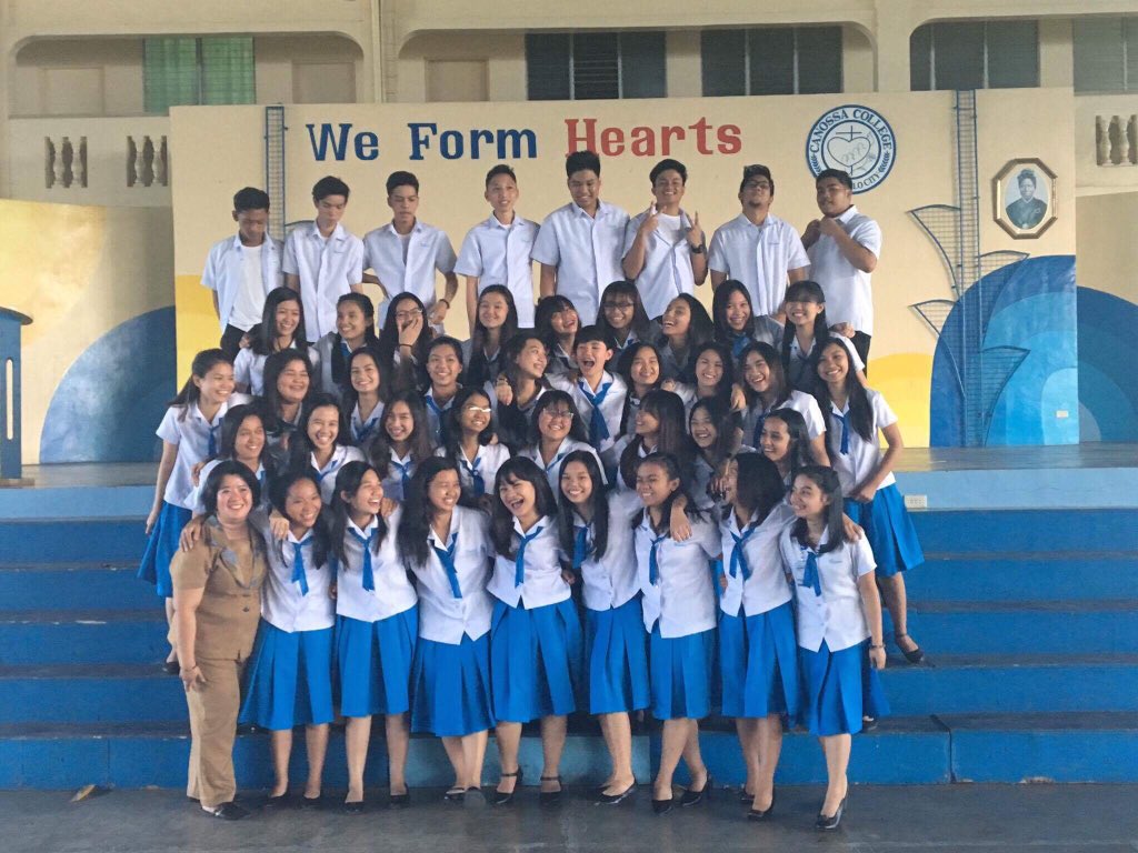 StMatthew16_17's tweet photo. CLASS PICTURE S.Y. 2016-2017 😆💙💙💙💙💙🐥🐣🐤 https://t.co/lKt5btBWDV