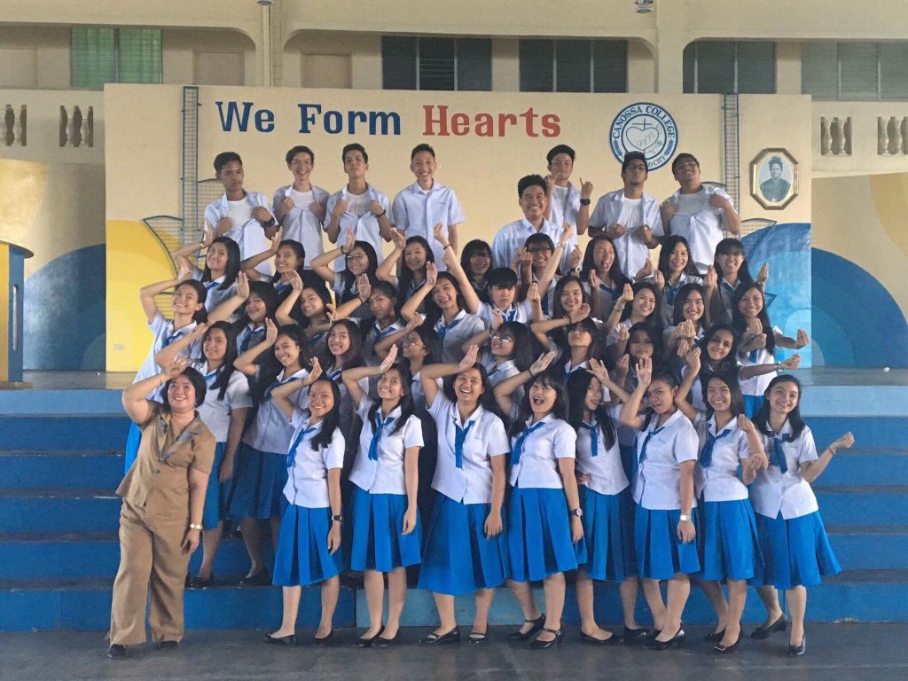 StMatthew16_17's tweet photo. CLASS PICTURE S.Y. 2016-2017 😆💙💙💙💙💙🐥🐣🐤 https://t.co/lKt5btBWDV