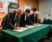 NormandyAct's tweet photo. #Normandie - Signature du contrat de filière #Energie 2017-2019 https://t.co/uynpZfuB6x https://t.co/QsXhxsywl7