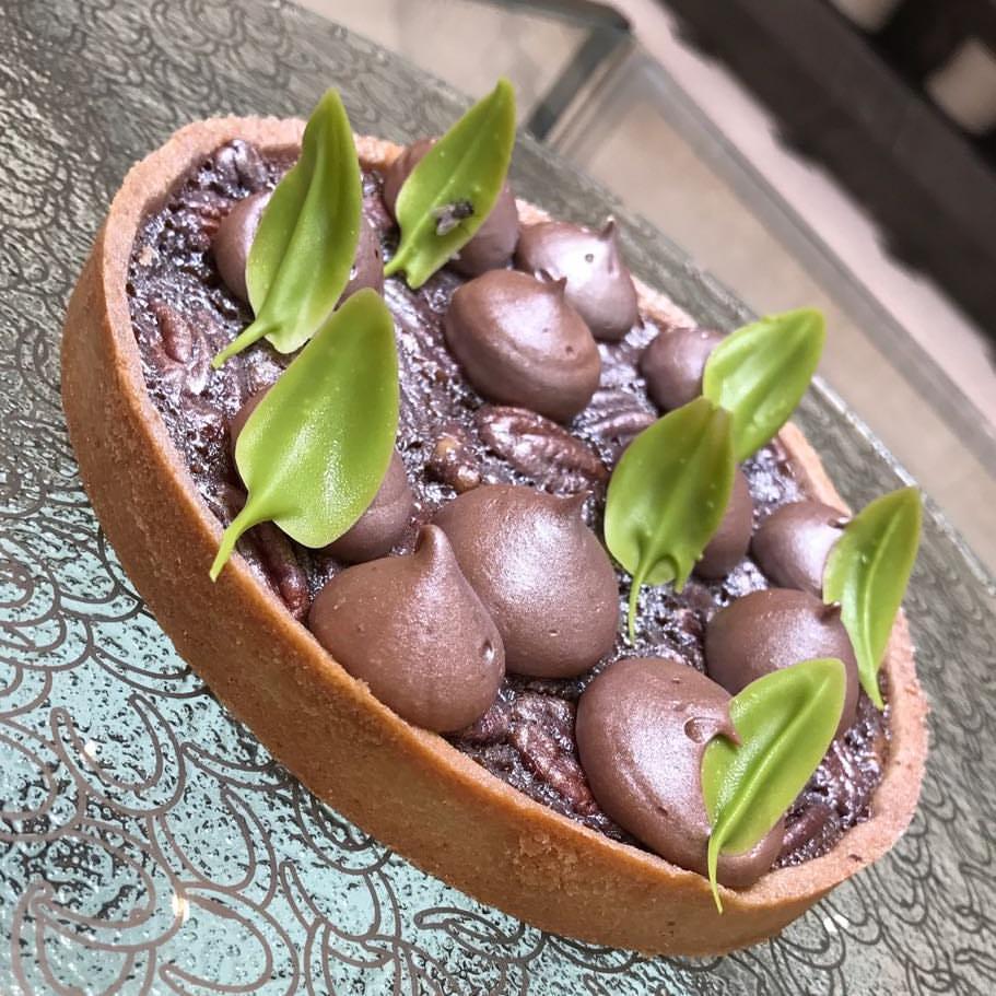 chefpaulhage's tweet photo. Tarte moelleux chocolate! #chef💯 #tarte #chocolate #yummy #luxury #taste #dubaidesserts #dubaimenu #dubaitaste #dubaichef #dubaifood #dubai https://t.co/CaHbuj2uqX