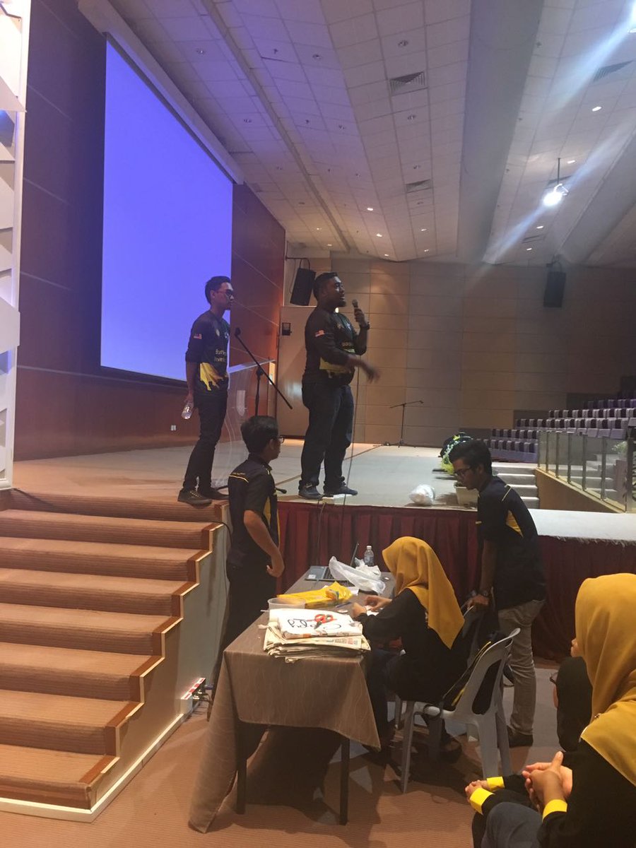 byic_uitmpalam's tweet photo. [LIVE UPDATE] 11.03.2017
President of BYIC is up on stage to deliver his speech at @TAFPalam session. #BeBursa #BYICcommittee #fbmunite https://t.co/KmJzo3LFgc
