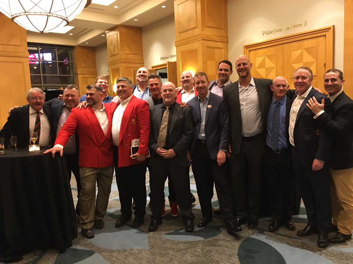TheBlade27's tweet photo. Fortunate 2 go into a Hall of Fame in any team sport  but you of course go in on the backs of the players u played with &amp; a great wife #hot2 https://t.co/bRtQTlHRcp