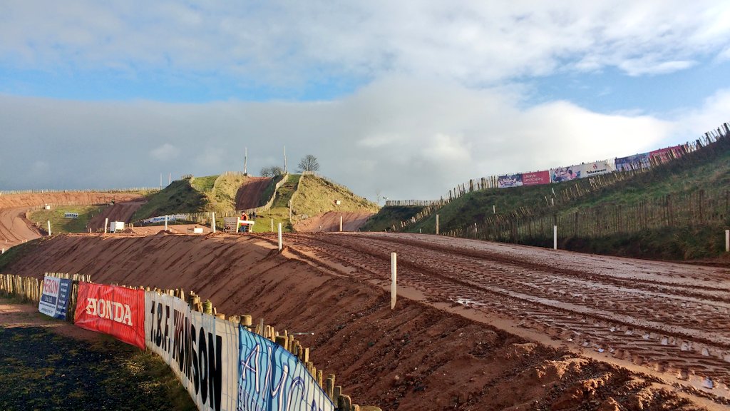 AutosportPics's tweet photo. Blue skies and sunshine at the Desert, looking forward to Rd 1 Ulster & Irish Quad and Sidecar champs #quadmx #mx #Motocross #desertmartin https://t.co/pmx5Eg3Nc7