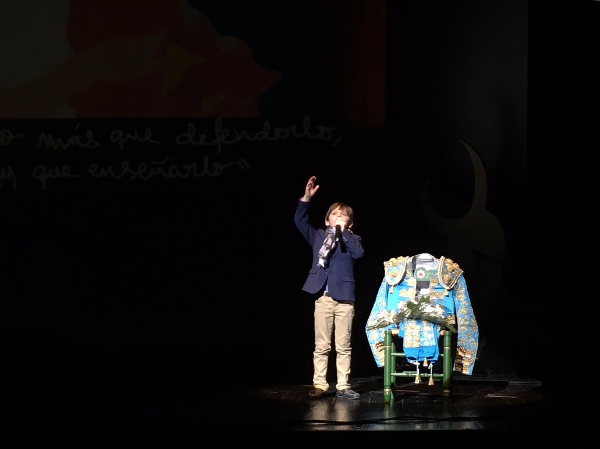 Happycionado's tweet photo. Joli souvenir du #IXGALAFJT ! // Bonito recuerdo de la Gala @JuventudTaurina ! #EternoVictorBarrio
📸 @carmelolopezm https://t.co/LXBC8sVZVv