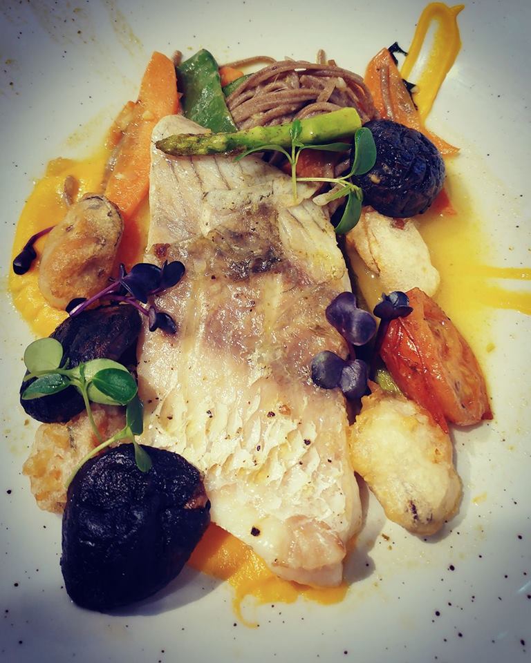 efmuae's tweet photo. Its all about seafood @chefamro I like this plate . Do you ?😊😊😊 #food #art #uae #dubai #mydubai #dubaimenu #dubaifoodies #dubaidining https://t.co/Xqjx8mZ12z