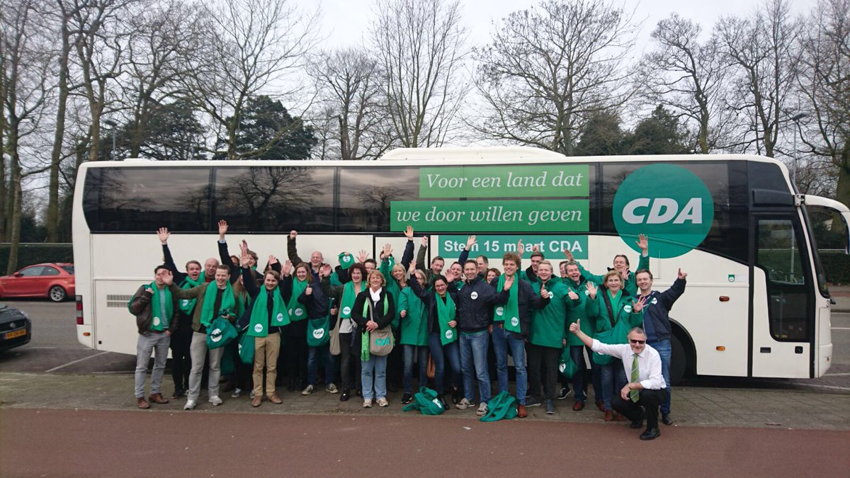 Cda trekt met vier bussen door het land om te flyeren. Net Haarlem gedaan, op naar Hoofddorp!#ikstemCDA