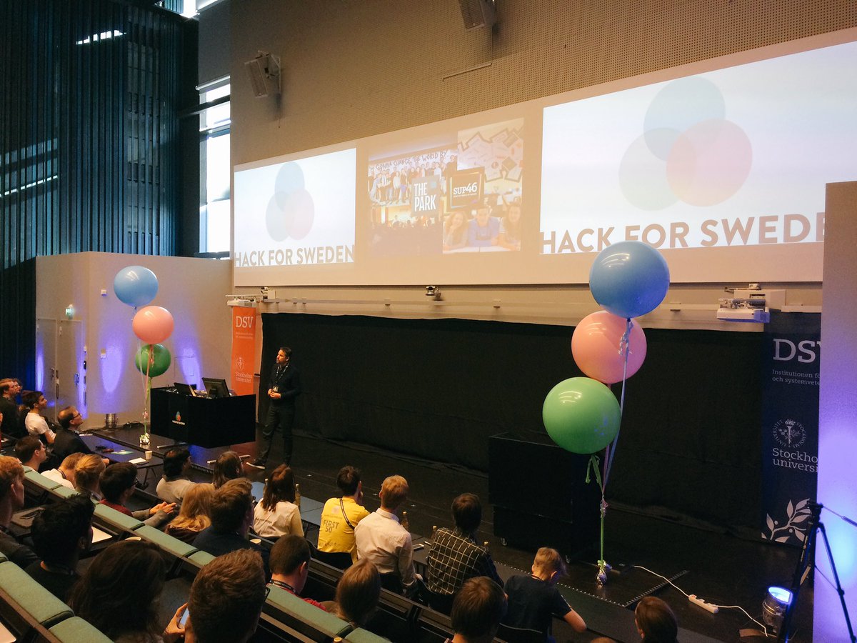 AFOppnaData's tweet image. Jurymedlem @MickeAhl visar upp sitt CV för entusiastiska deltagare. #hack4swe #datavisualisering