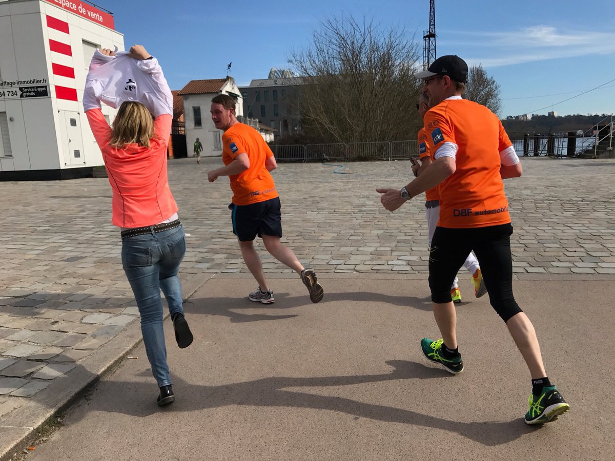 SandrinePoilpre's tweet photo. #RDPBdx2017 #Orange #onselance @latelierhybride @oxetera @paula_lafond @VayretteR à la poursuite du orange ! https://t.co/nDgibOQnwI