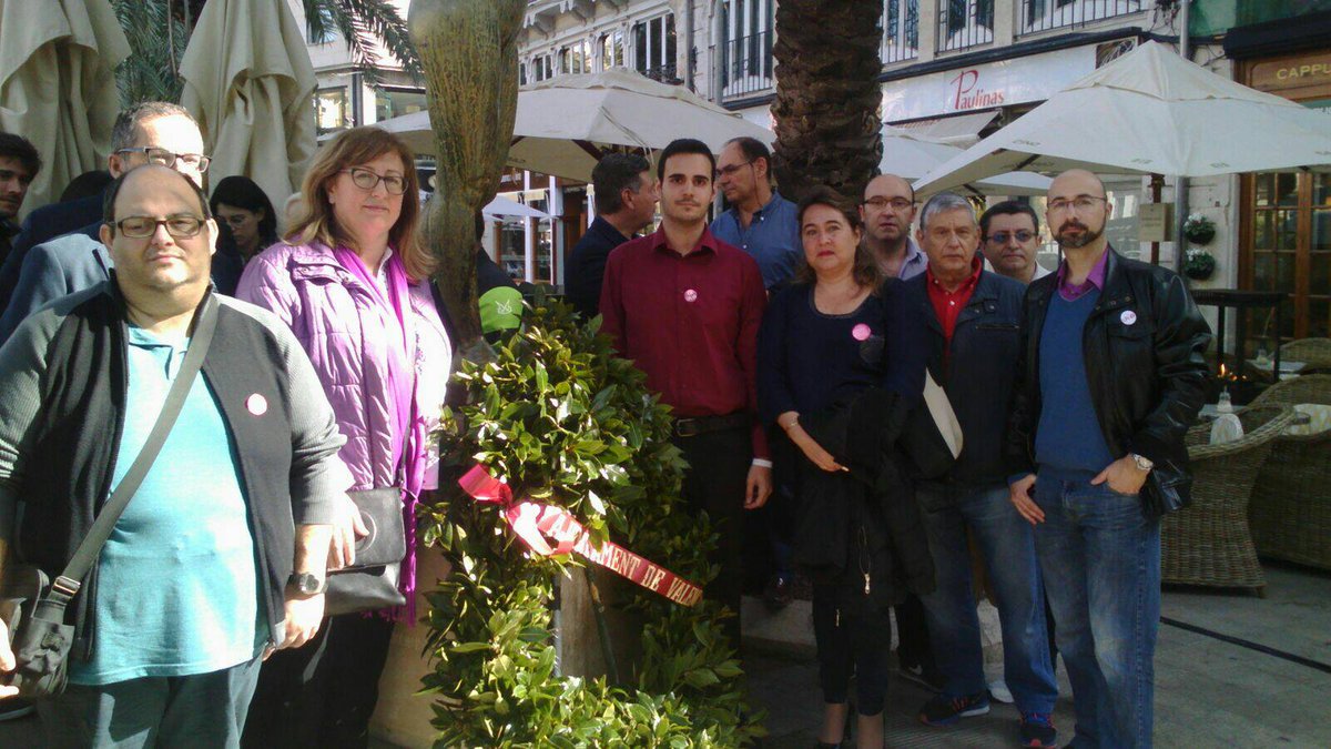 ManolyNicolas's tweet photo. Con compañeros de @UPYD @UPYDCV en el homenaje de la AVT en #Valencia en el #DiaInternacionalDeLasVictimasDelTerrorismo #11March2017 https://t.co/pxD9AYawOJ