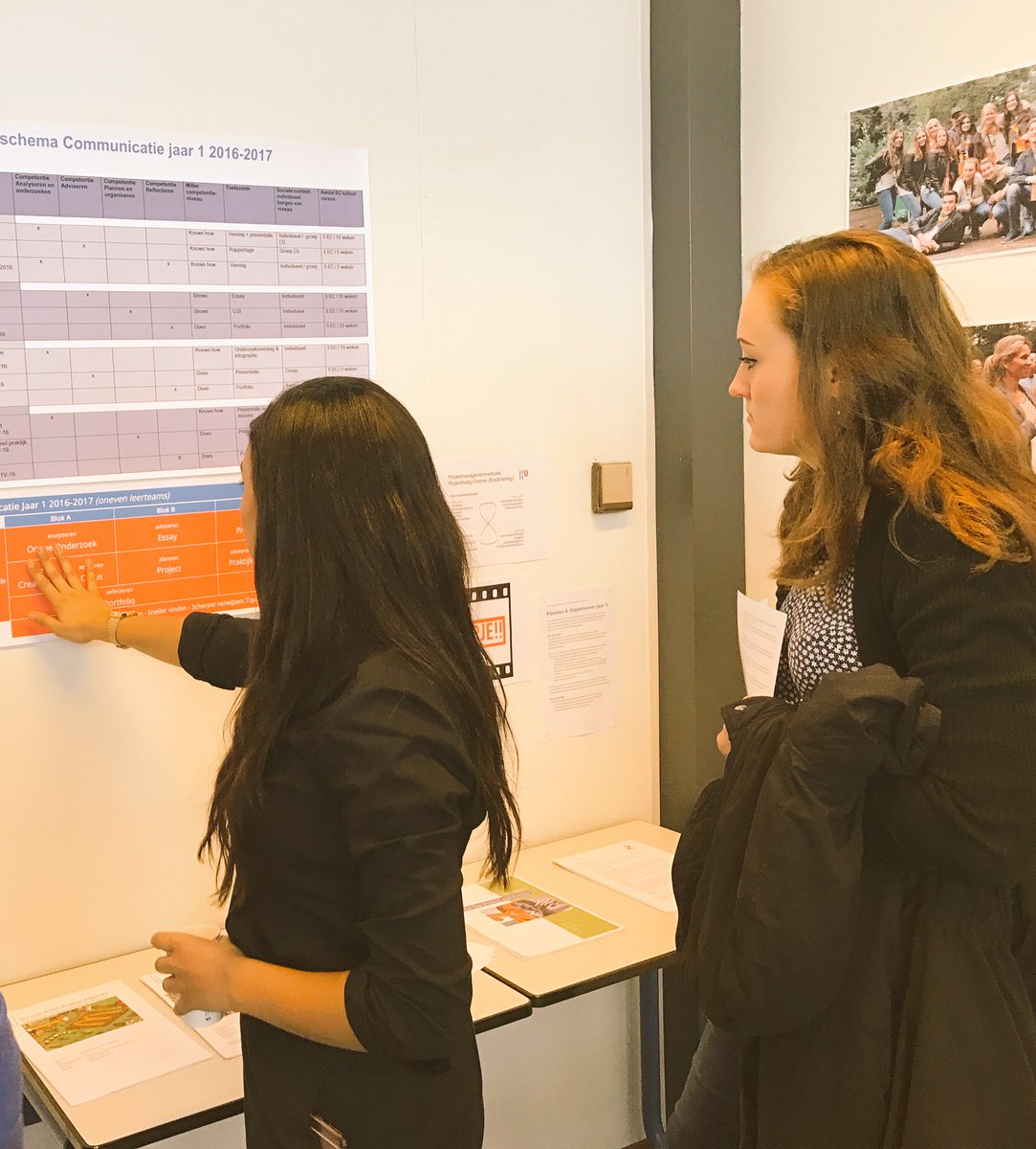 KimvMinnen's tweet photo. Studente Communicatie geeft uitleg over jaar 1 #opendag #hufcj https://t.co/fKDeFzOG0m