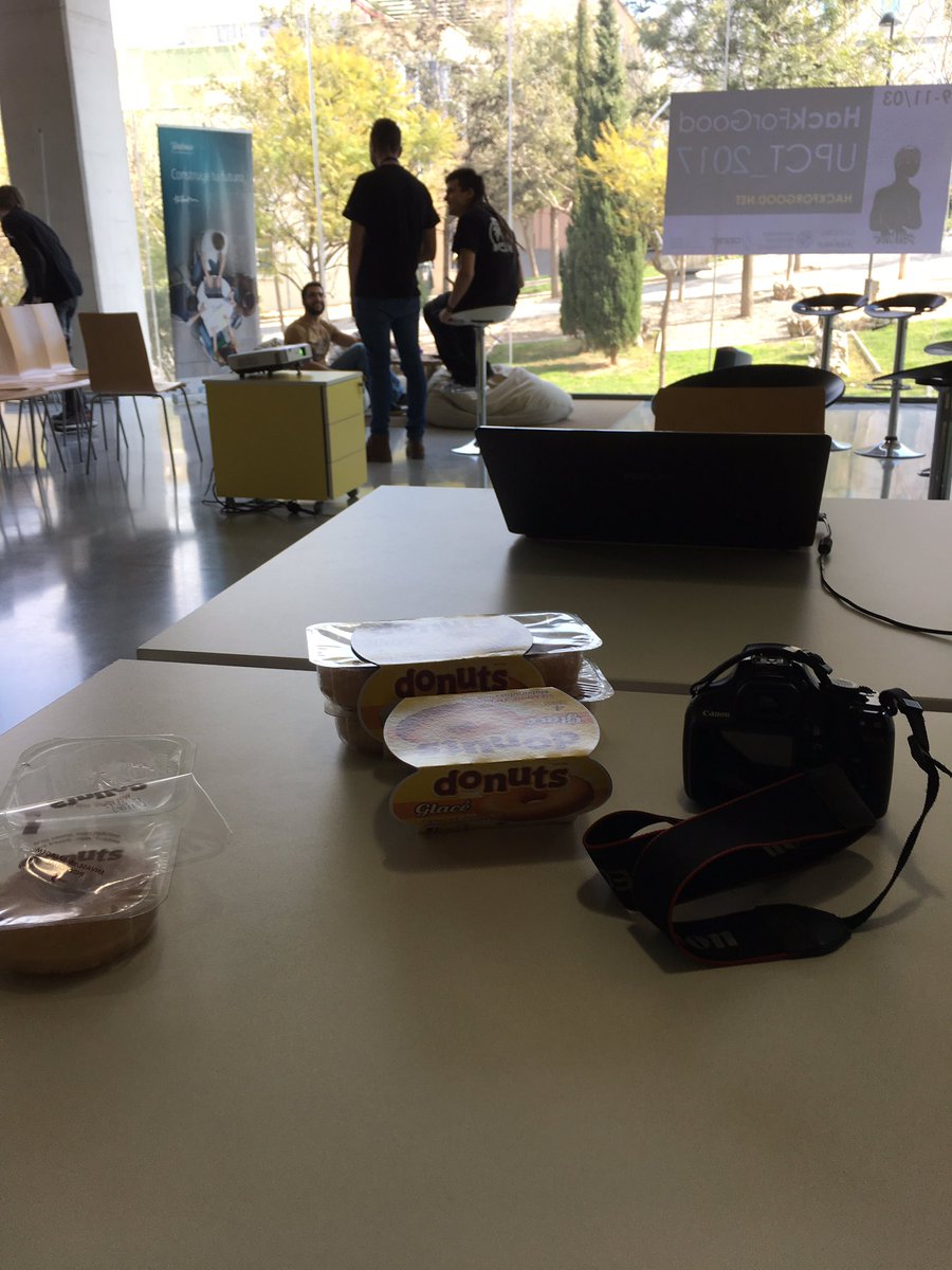 talentUPCT's tweet image. 💻 #HackerForGood de la @UPCTnoticias apurando las últimas horas con energía!! 👏👏