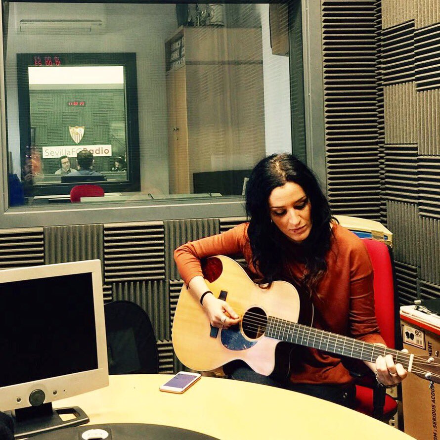 CFSaraMarin's tweet photo. Quiero q @_SaraMarin_ sea la #N1CanalFiesta10 con #QueHablen @canalfiesta @CarmeloVillar @dominguezja @WarnerMusicES https://t.co/IQUlJ8KeYA