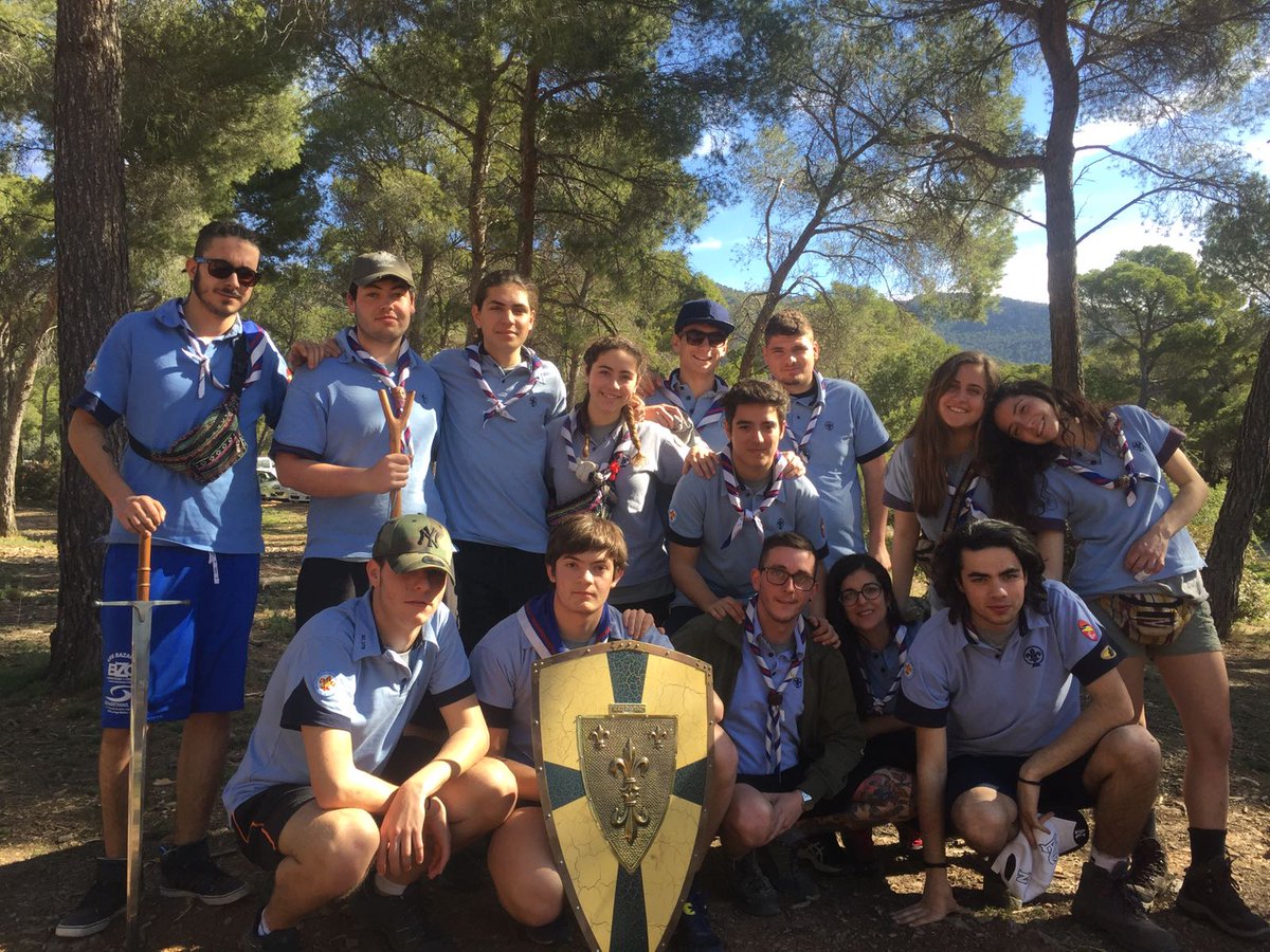 scoutCdSol108's tweet photo. Cap II:De las aventuras del archiconocido @ClanRoverLeiva de Lorca presentando sus armas al servicio de la #RoverMUR https://t.co/rR4HSybAVW