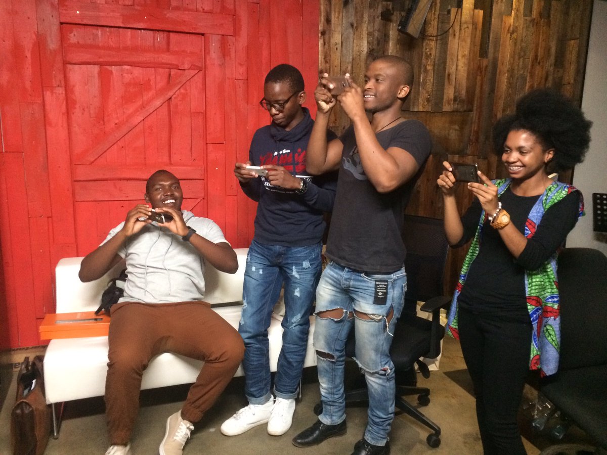 mybigstartupza's tweet photo. Getting #familiar with cameras for #entrepreneurs is a journey of confidence and preparation for #pitchdeck .@mybigstartupza https://t.co/C910W70ek3