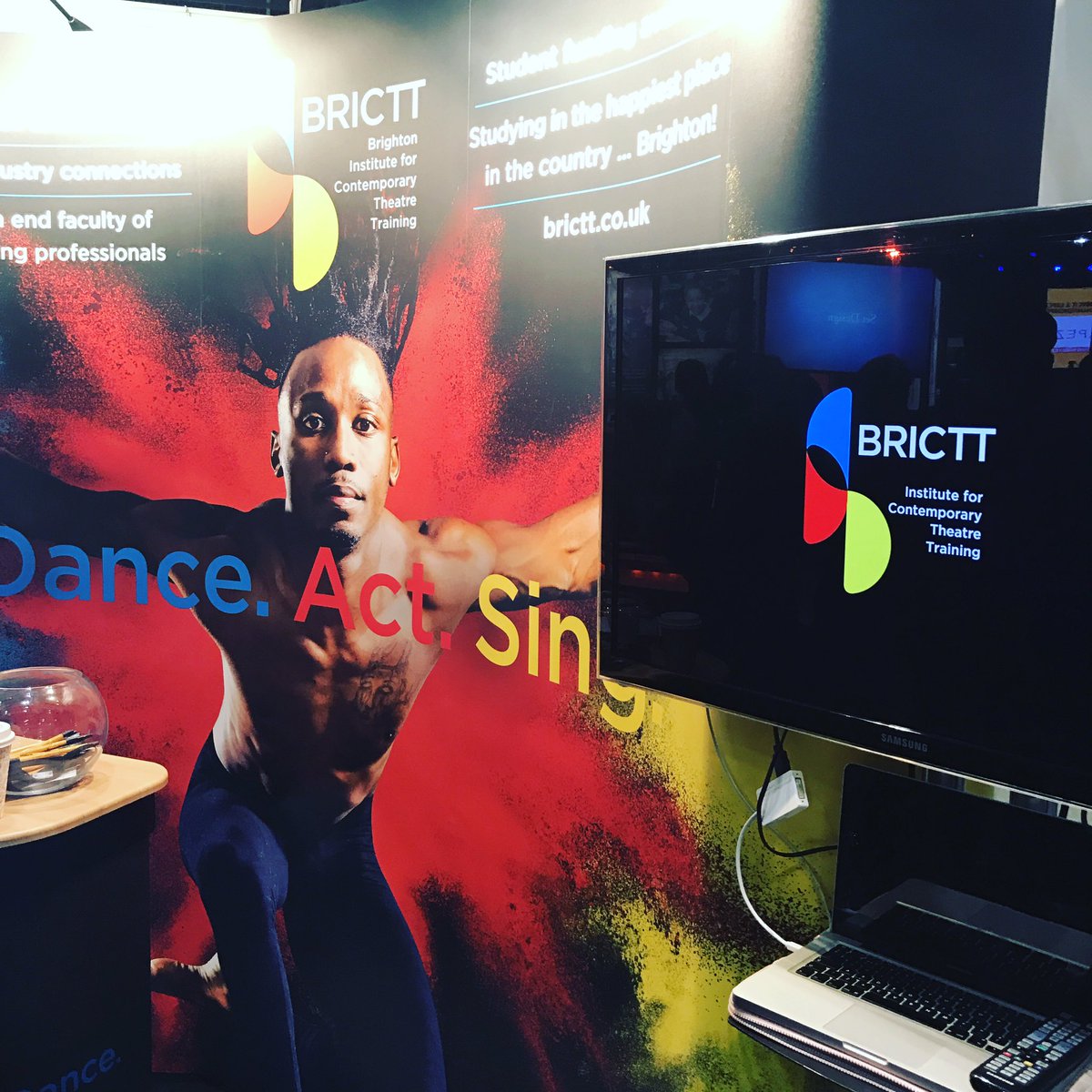 ICTheatreUK's tweet image. Day 2 @MOVEITSHOW lets GO! Find us at stall 430 for FREE professional headshots! #moveit2017