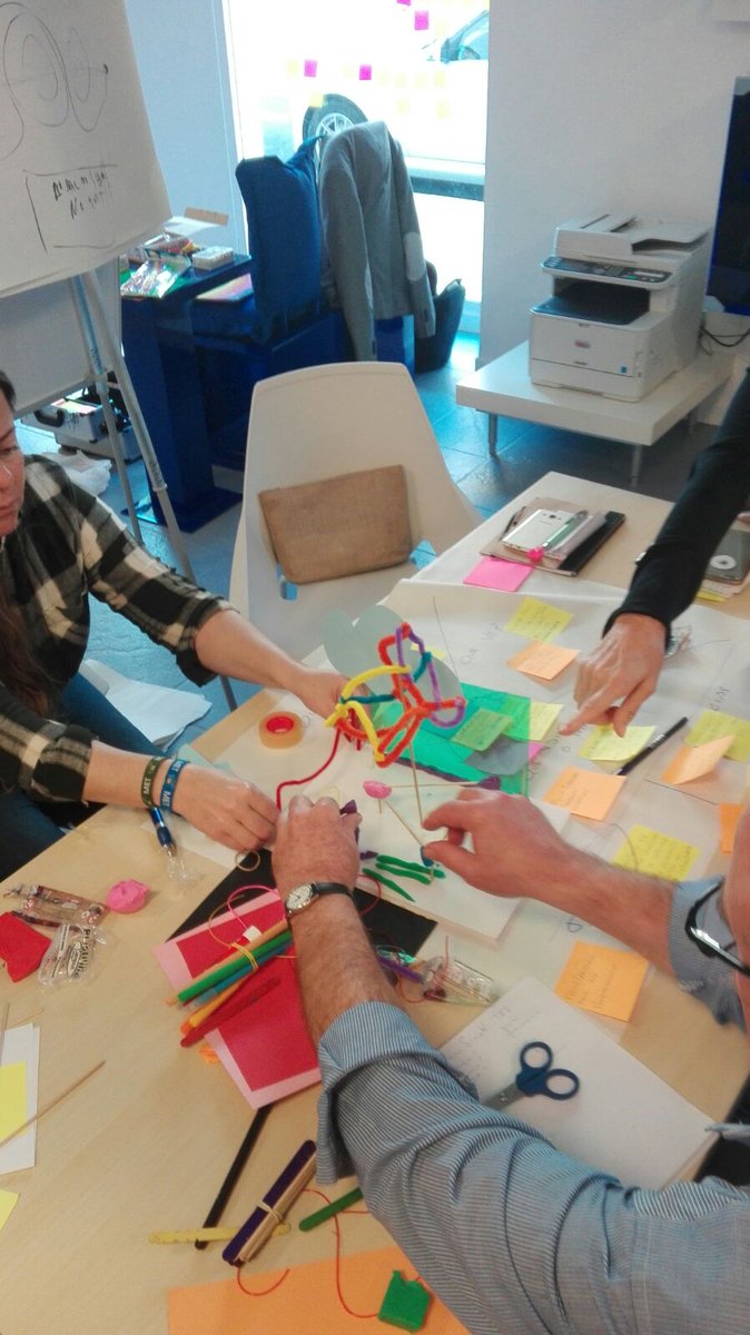 knowheredenia's tweet photo. Prototipando #VisualThinking en #knowheredenia taller de #Designhinking y #LeanStartup https://t.co/hlGXcUZAuJ