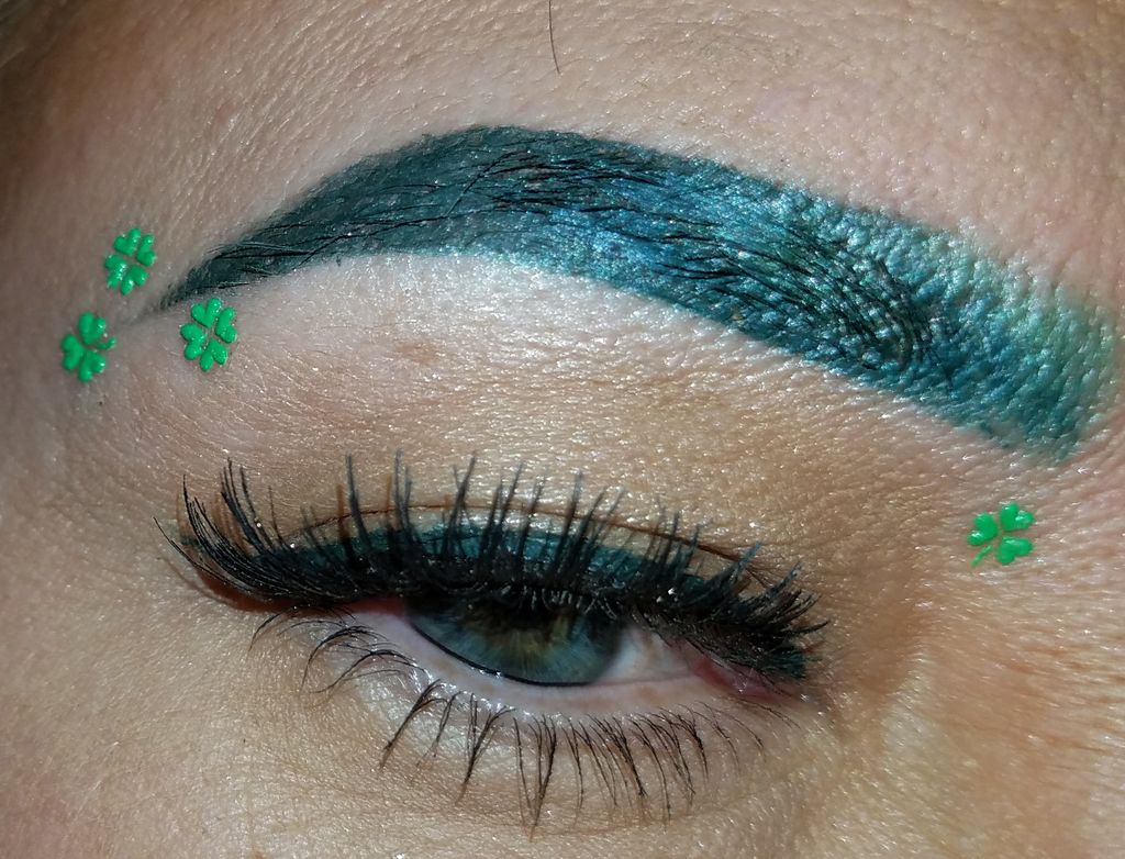 MistyMYoung's tweet photo. Who's ready for St. Pattys day?
#stpatricksdaymakeup #stpattysday #greenhair #greenbrows https://t.co/QibsjfJ0M7