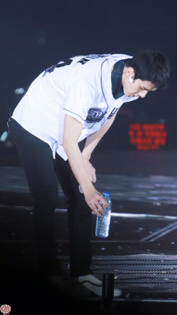 BestSehunMOU's tweet photo. #SEHUN #세훈 childish remain kkkkkkk https://t.co/maHaJ2tvkg https://t.co/ANQYvDcjgZ