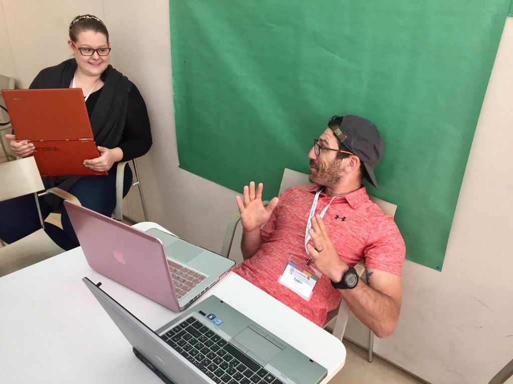 jessejarmanart's tweet photo. Great fun learning green screen for the classrm w/@GaryJohnston1 @tobartman #GIESummit #samr https://t.co/JhO45N5ybM