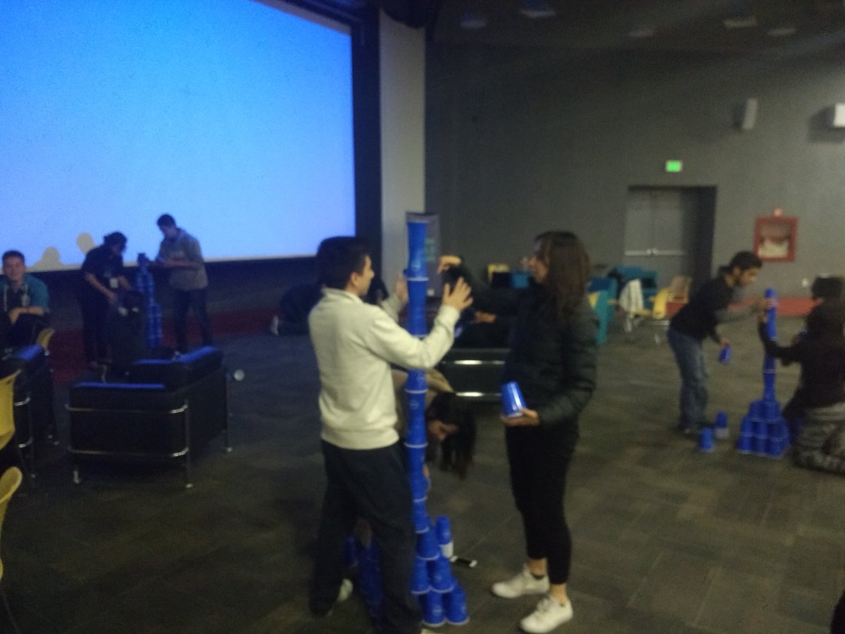 MLHacks's tweet photo. Damos inicio al Cupstacking, mini evento patrocinado por @Dell y @Windows en #HackPuebla2017 https://t.co/f8HjBdMmdX