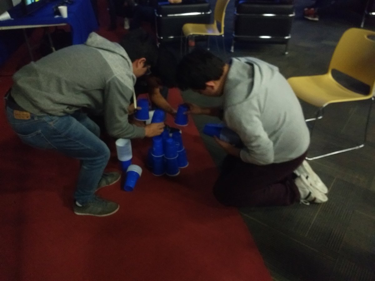 MLHacks's tweet photo. Damos inicio al Cupstacking, mini evento patrocinado por @Dell y @Windows en #HackPuebla2017 https://t.co/f8HjBdMmdX