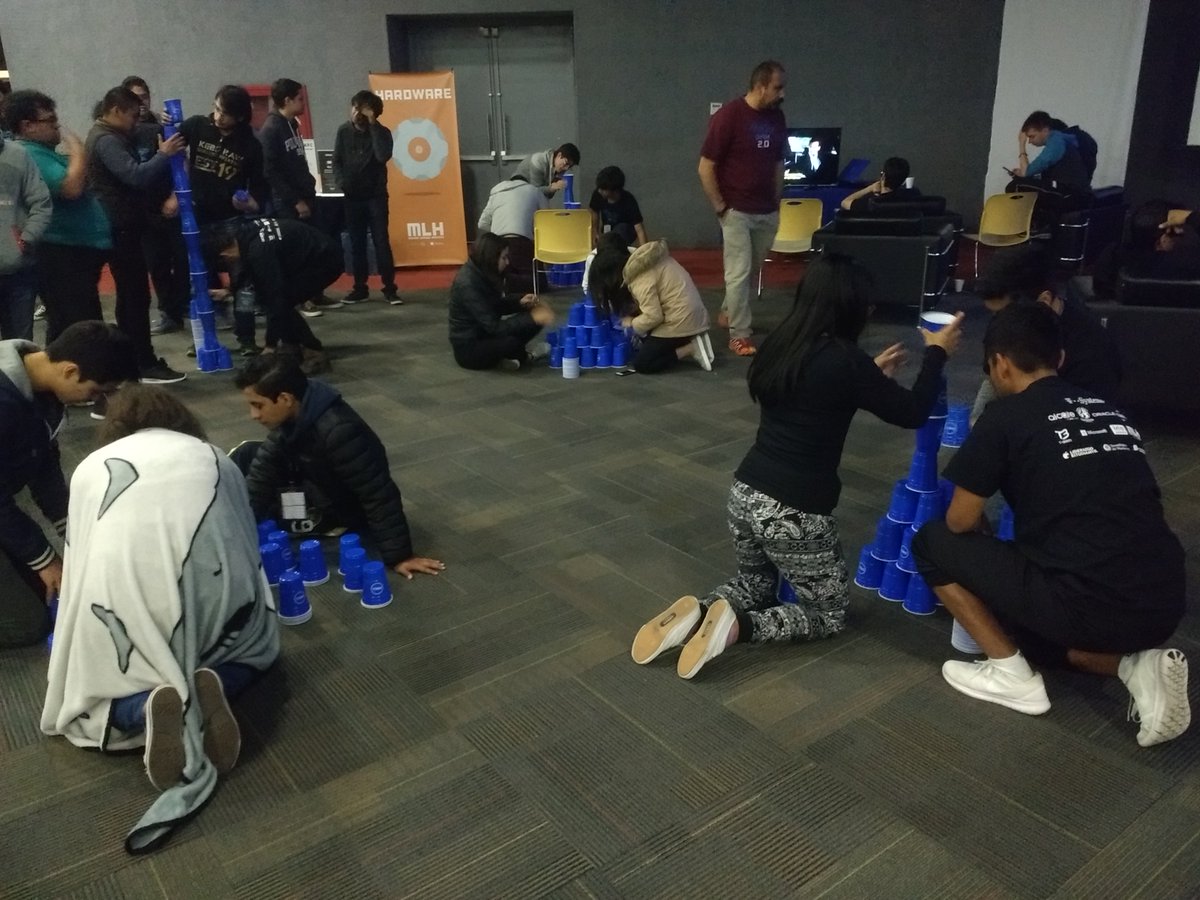 MLHacks's tweet photo. Damos inicio al Cupstacking, mini evento patrocinado por @Dell y @Windows en #HackPuebla2017 https://t.co/f8HjBdMmdX