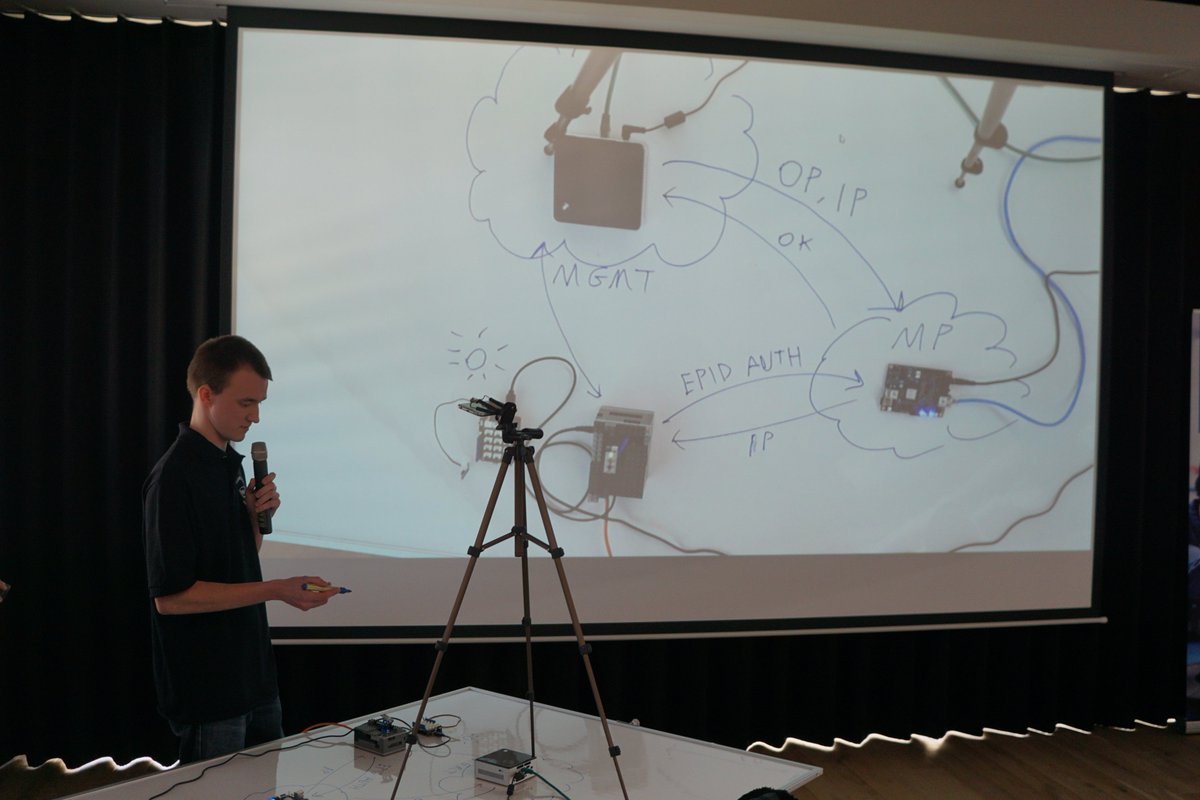 RomeoKienzler's tweet photo. Excellent presentation from @intel on #EPID #privacy https://t.co/LdDl8FyvdG @ansi #IntelMaker #CommercialIoT #hackathon #IBMAoT #TECCR #IoT https://t.co/4zqZz3shm9