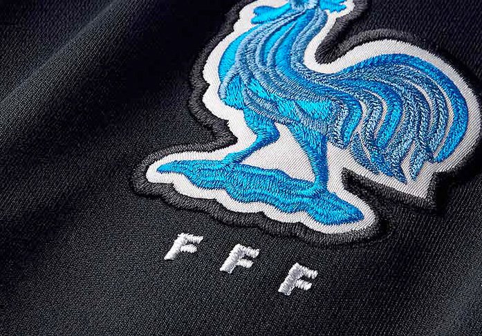 pkfoot's tweet photo. La @FFF et @NikeFrance vont dévoiler un 3e maillot... noir de l' @equipedefrance ⚫️😑 https://t.co/yQSH4XuZtM #psgstyle https://t.co/U6wRFcigfw