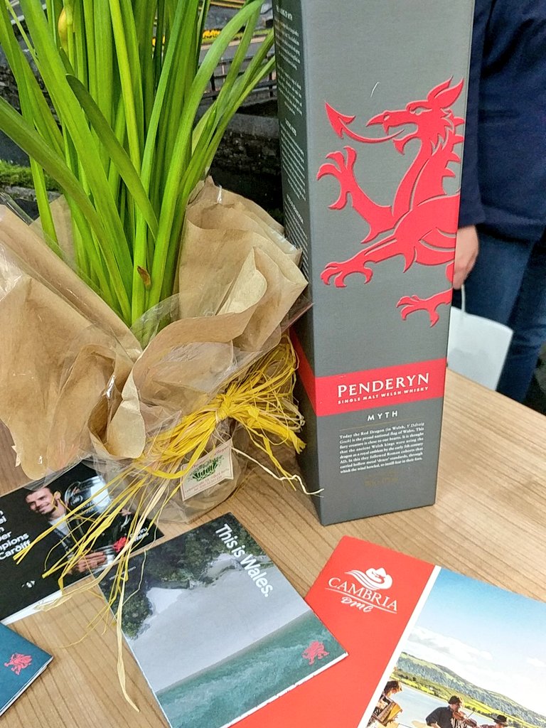 cambriatours's tweet photo. @tourism_slo come to #Wales, we have dragons too! @ITB_Berlin #ifeelsLOVEnia #ThisIsWales #DragonOff 🐲🐲🐲🐲🐲 @VisitWalesTrade @PenderynWhisky https://t.co/34EOFiPvmB