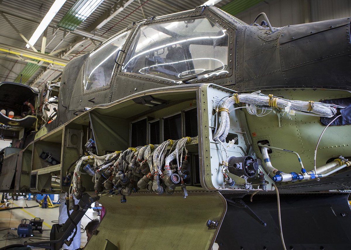 Net terug uit Mali nu volledig uit elkaar. Aantallen en onderhoud essentieel voor inzetbaarheid Luchtmacht #defensie bit.ly/2mSUxhP