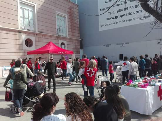 CruzRojaCS's tweet photo. Hoy estamos junto a @ajborriana y @TheSessionCMM en la plaza de la Mercé de Borriana con actividades con motivo del #8M #formula8M https://t.co/Y3WDUp6IZ0