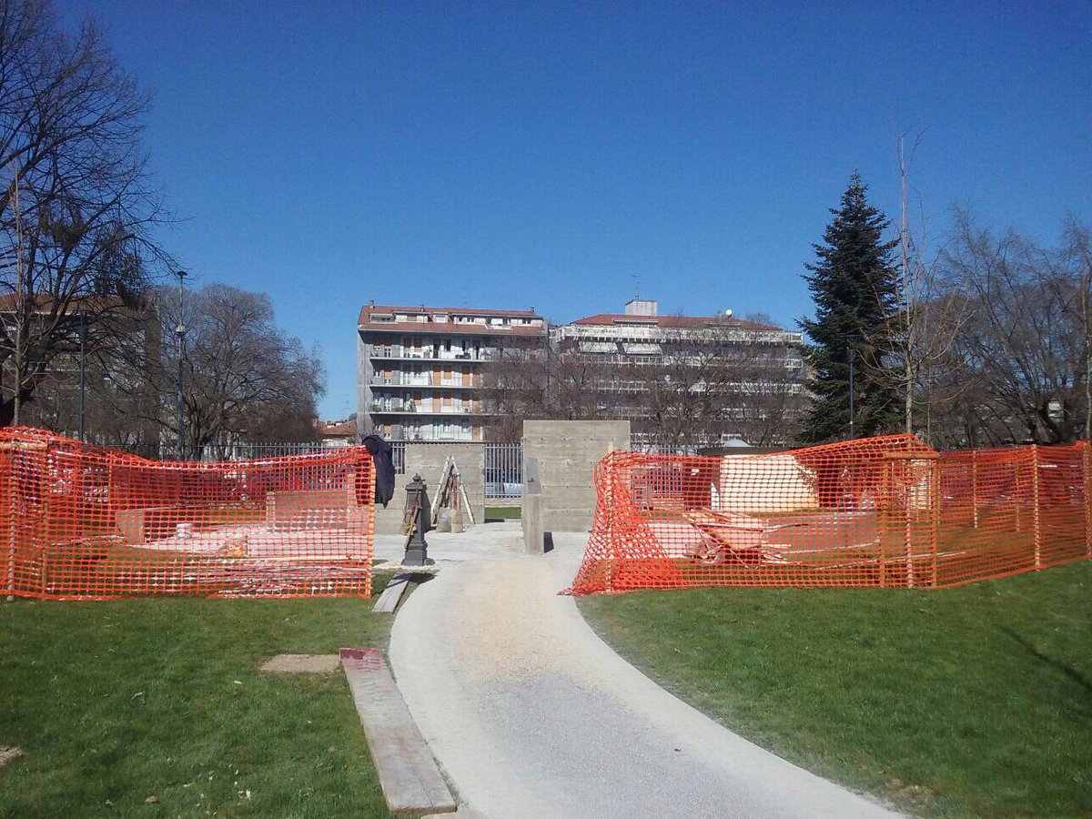 ComunediBergamo's tweet photo. Nel nuovo parco della #Malpensata, che aprirà a giorni, arrivano il campo da #basket e l'area #parkour. #ambienteBG #ComunediBergamo https://t.co/C41ckXnOmf