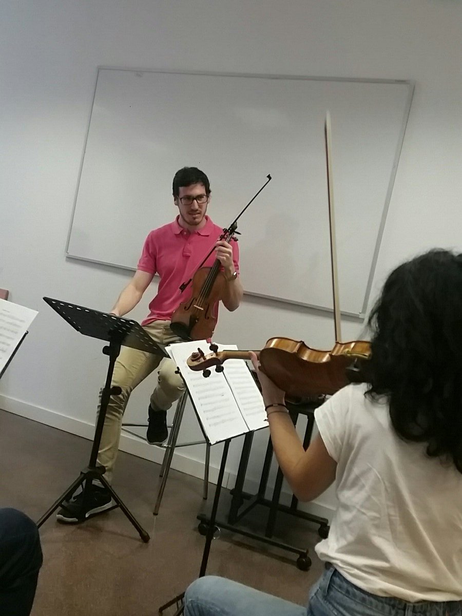 Nuestro concertino hoy se ha puesto serio! #NoSeLePuedeQuererMas
