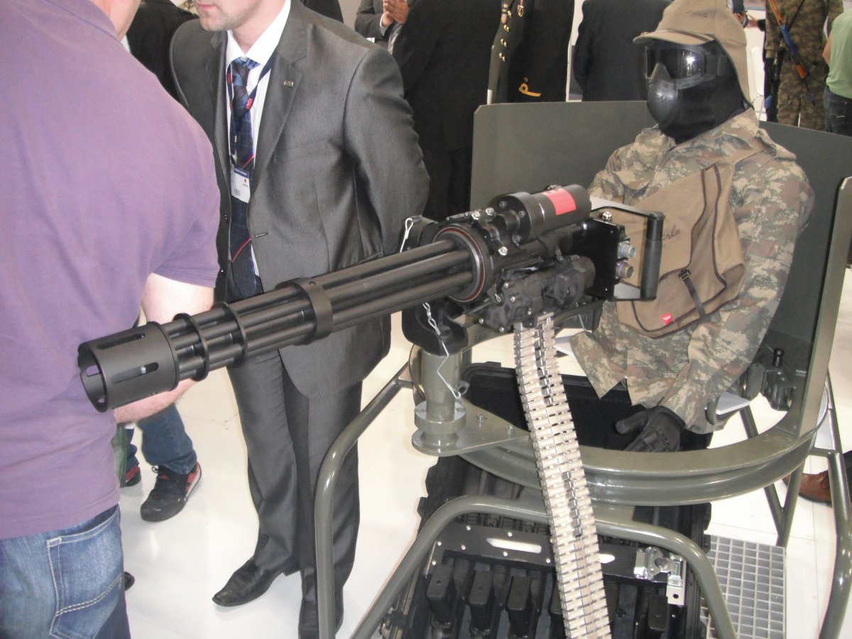 millisavunma1's tweet photo. #Kalekalıp & #Femsan & #Ünimetal işbirliği ile 7.62x51 mm dk. 6.000 mermi atabilen Çok Namlulu Makinelı Tüfek (Minigun) #SavunmaSanayi https://t.co/kUMkmPQJJJ