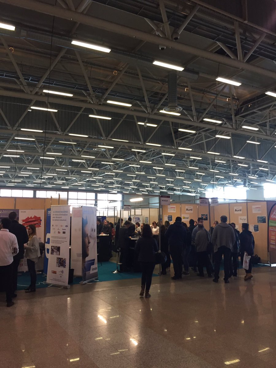 #school tour Auvergne : 1er salon de l'alternance ce matin à Clermont, Adecco témoigne sur son engagement de mettre à l'emploi des jeunes