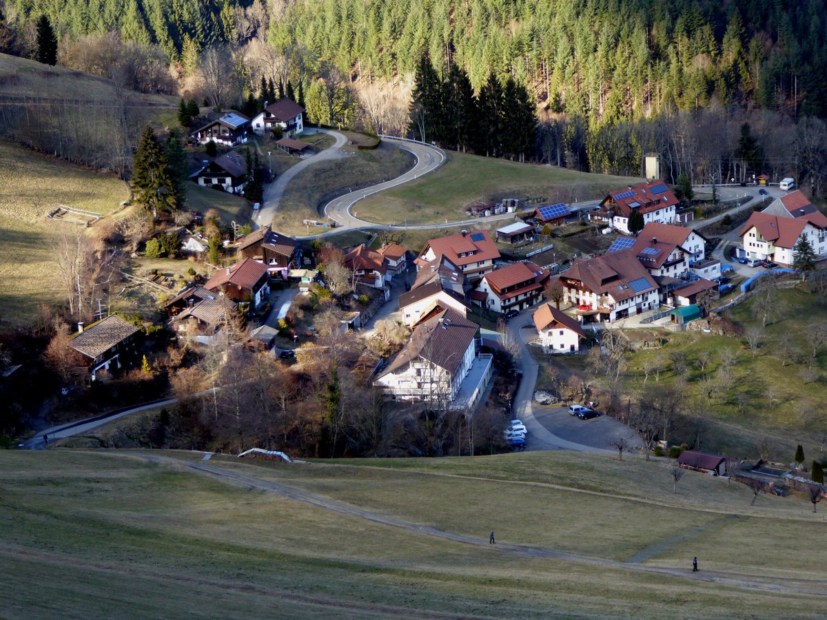 HSderSchreiber's tweet photo. Auf dem Panoramaweg oberhalb #Aitern war kaum Schnee zu sehen. 2. Bild: #Holzinshaus. https://t.co/ua3XtCZJVd