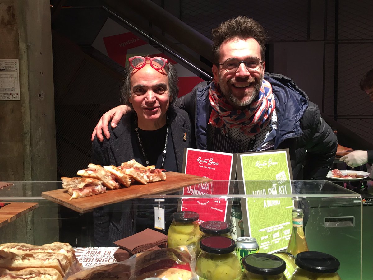 cibovagare's tweet photo. Allo stand di @saporeverona la rEvoluzione verde sta dando i suoi frutti: kiwi pelati come sostituti del pomodoro! #taste12 #gastronauta https://t.co/ixwH1FGHft