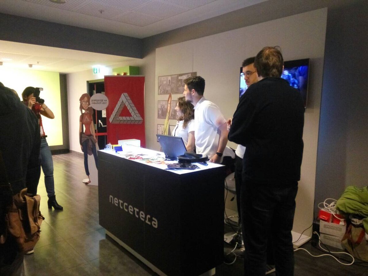 NetaCodeGirl's tweet image. Во тек е #Javaskop во Cineplexx во Skopje City Mall, на кој Netcetera e главен спонзор. Погледнете само дел од атмосферата. :)