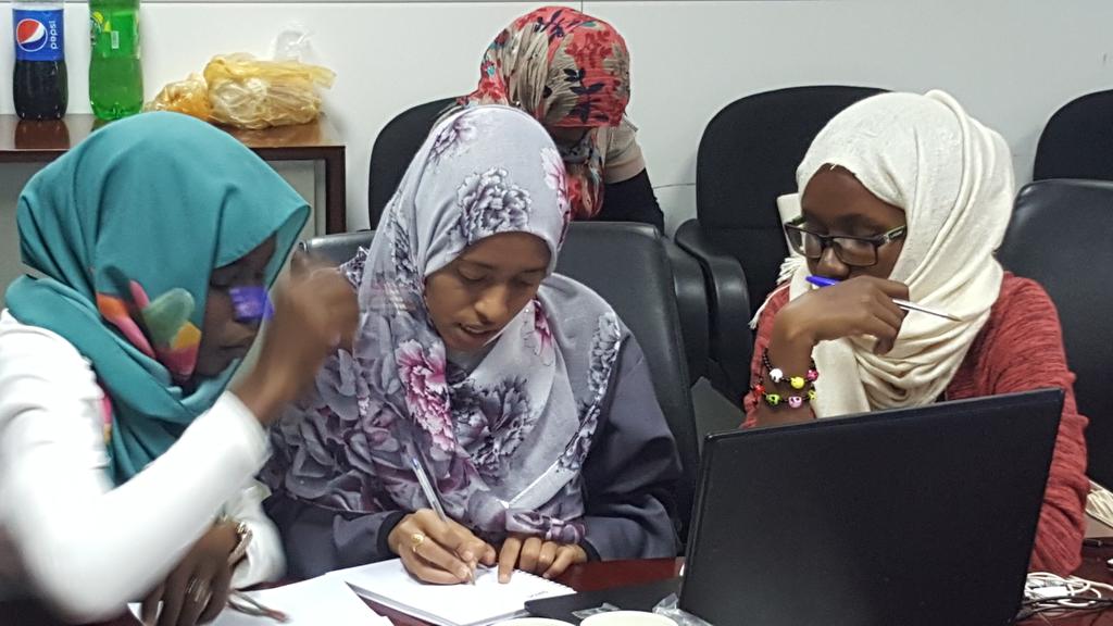 SudanNOG's tweet image. #SdNOG  participants  working  hard  to solve  the #Unix_Boot_Camp  quizzes ☺