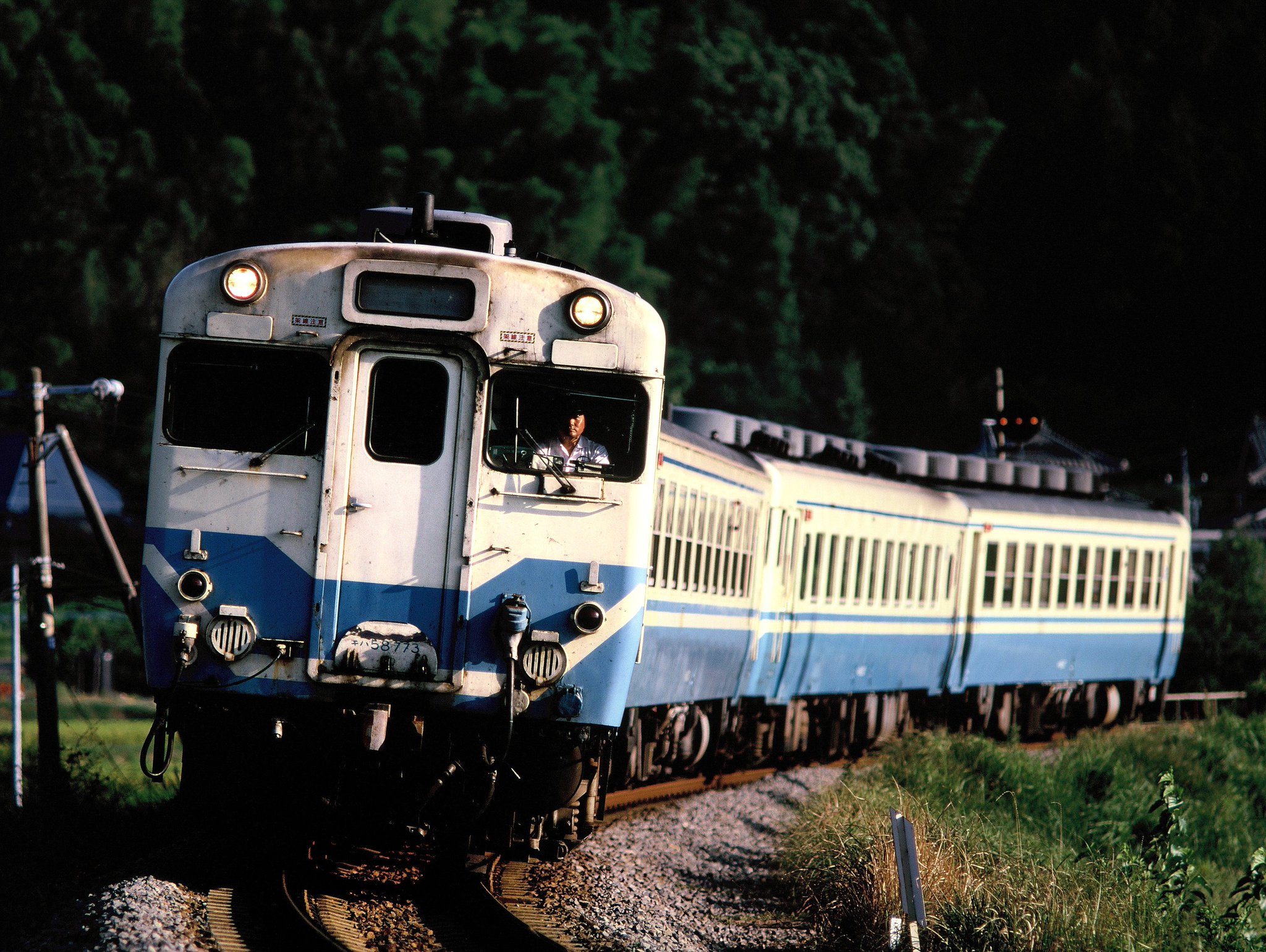 C6oufpBVsAAgElS.jpg:large